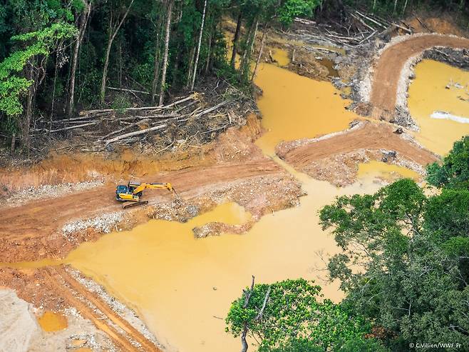 로또 1등 당첨금 3천 억을 ‘지구’를 위해 태운 프랑스인 기사요